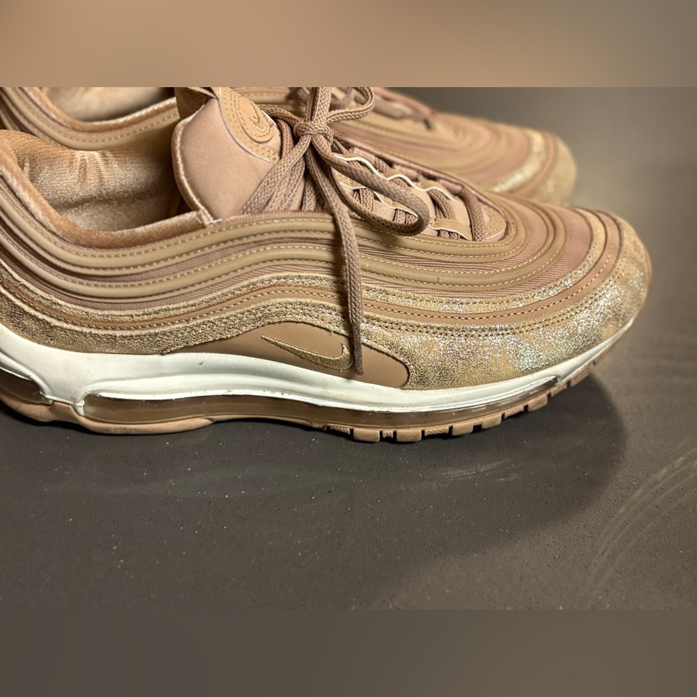 Woman’s Nike Air Max 97